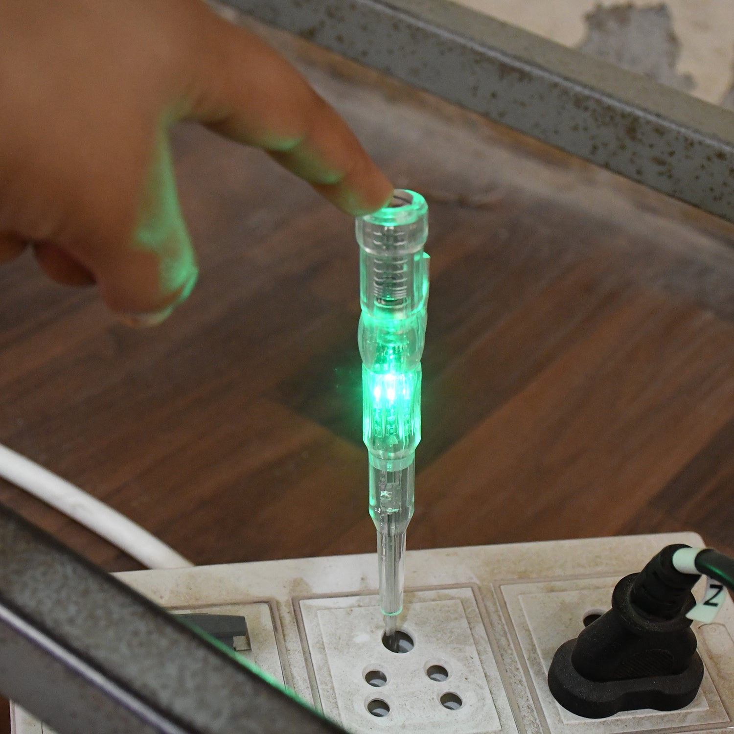 Digital Voltage Tester Pen (1 Pc) ?Non-Contact AC Voltage Detector & Safe Tester